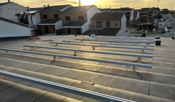 Comienzo de la instalación fotovoltaica de 15 paneles