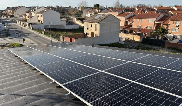 Instalación fotovoltaica de 15 paneles solares finalizada