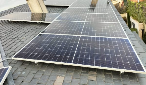 Instalación fotovoltaica finalizada de 31 paneles
